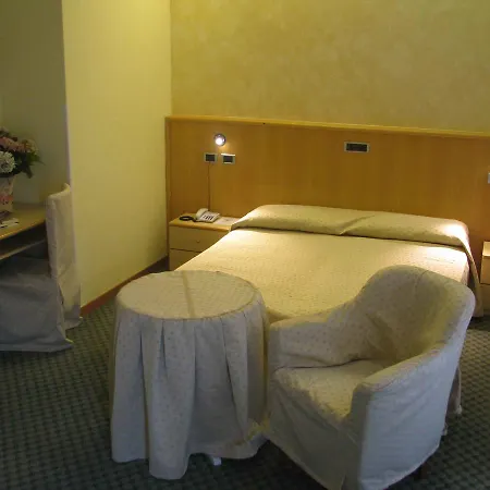 فندق Isola 3*