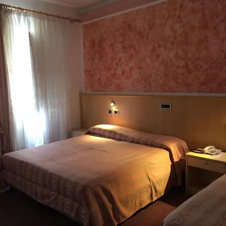 فندق Isola 3*
